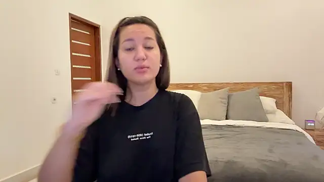 Nelly Fischer online show from September 15, 2025, 1:06 am