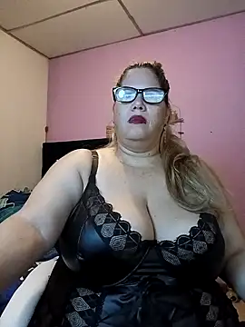 Snapshot of EllisW8 chatting on February 3, 2026, 11:04 am EllisW8 online show from February 3, 2026, 11:04 am