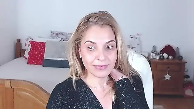 Snapshot of evamaria2024 chatting on December 16, 2024, 2:16 pm evamaria2024 online show from December 16, 2024, 2:16 pm