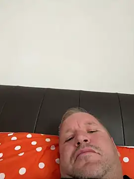 Snapshot of Aronn4 chatting on July 14, 2026, 8:52 am Aronn4 online show from July 14, 2026, 8:52 am