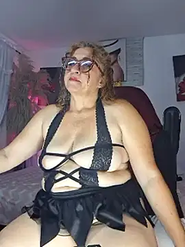 Snapshot of evelin_hott chatting on February 28, 2025, 1:05 am evelin hott online show from February 28, 2025, 1:05 am