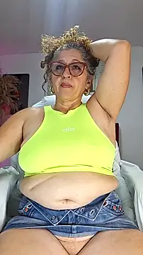 Snapshot of evelin_hott chatting on November 27, 2025, 2:45 am evelin hott online show from November 27, 2025, 2:45 am