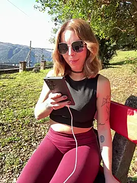 Mia Railey online show from October 25, 2025, 1:12 pm