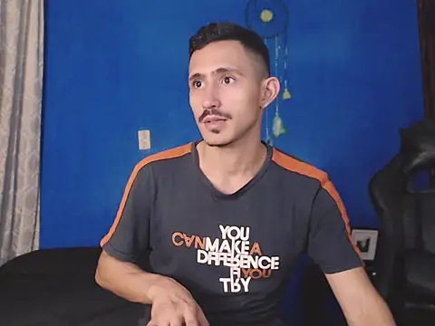 Snapshot of HomeAloneK chatting on November 4, 2025, 7:28 pm HomeAloneK online show from November 4, 2025, 7:28 pm