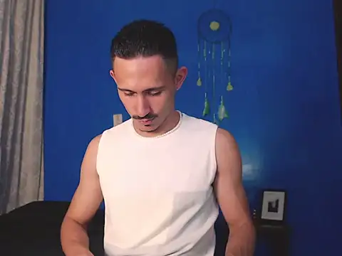 Snapshot of HomeAloneK chatting on November 5, 2025, 7:39 pm HomeAloneK online show from November 5, 2025, 7:39 pm