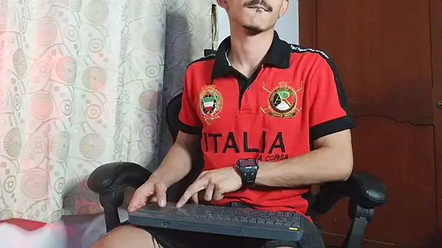 Snapshot of HomeAloneK chatting on June 8, 2026, 7:36 pm HomeAloneK online show from June 8, 2026, 7:36 pm