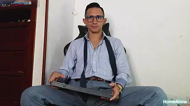 Snapshot of HomeAloneK chatting on December 2, 2025, 7:48 pm HomeAloneK online show from December 2, 2025, 7:48 pm