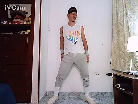 Snapshot of HomeAloneK chatting on November 30, 2025, 7:47 pm HomeAloneK online show from November 30, 2025, 7:47 pm