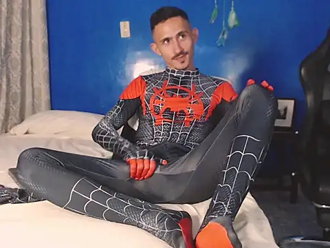 Snapshot of HomeAloneK chatting on October 31, 2025, 7:43 pm HomeAloneK online show from October 31, 2025, 7:43 pm