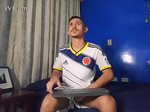 Snapshot of HomeAloneK chatting on November 24, 2025, 8:31 pm HomeAloneK online show from November 24, 2025, 8:31 pm