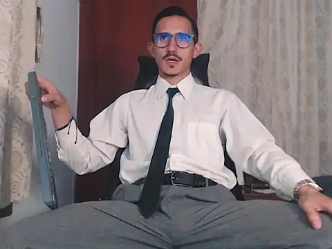 Snapshot of HomeAloneK chatting on October 21, 2025, 7:57 pm HomeAloneK online show from October 21, 2025, 7:57 pm