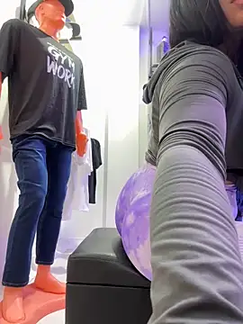 Snapshot of kim_monti chatting on November 16, 2025, 11:04 am kim monti online show from November 16, 2025, 11:04 am