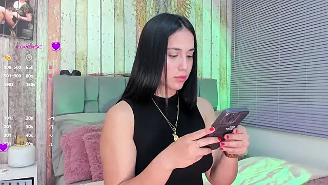 Snapshot of Gigi-bom chatting on March 10, 2025, 1:23 am Gigi-bom online show from March 10, 2025, 1:23 am