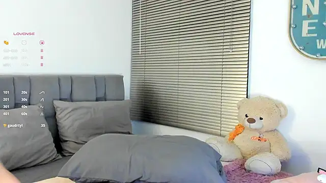 Gigi-bom online show from October 22, 2025, 11:25 pm