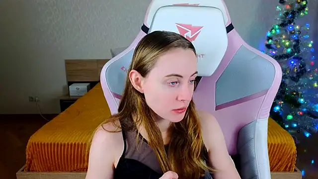 Snapshot of Cowell_Adelina chatting on December 22, 2025, 9:31 am Cowell Adelina online show from December 22, 2025, 9:31 am