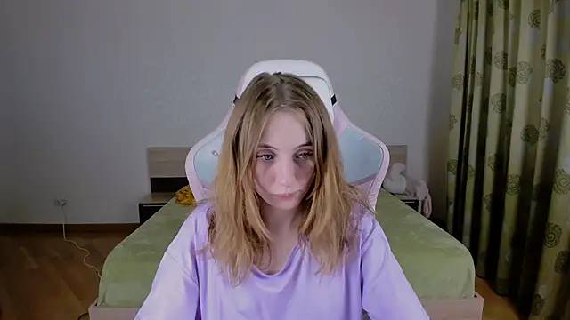 Snapshot of Cowell_Adelina chatting on March 9, 2025, 2:43 pm Cowell Adelina online show from March 9, 2025, 2:43 pm