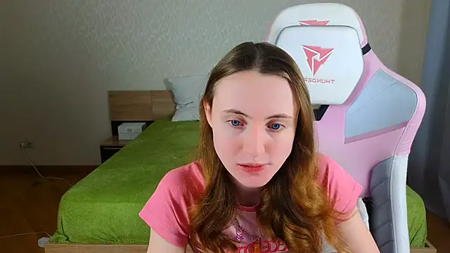 Snapshot of Cowell_Adelina chatting on December 14, 2025, 9:26 am Cowell Adelina online show from December 14, 2025, 9:26 am