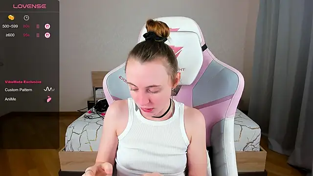 Snapshot of Cowell_Adelina chatting on November 22, 2025, 9:30 am Cowell Adelina online show from November 22, 2025, 9:30 am