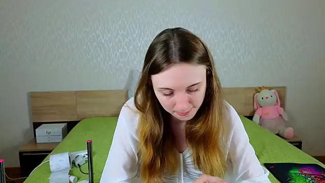 Snapshot of Cowell_Adelina chatting on February 6, 2026, 10:33 am Cowell Adelina online show from February 6, 2026, 10:33 am