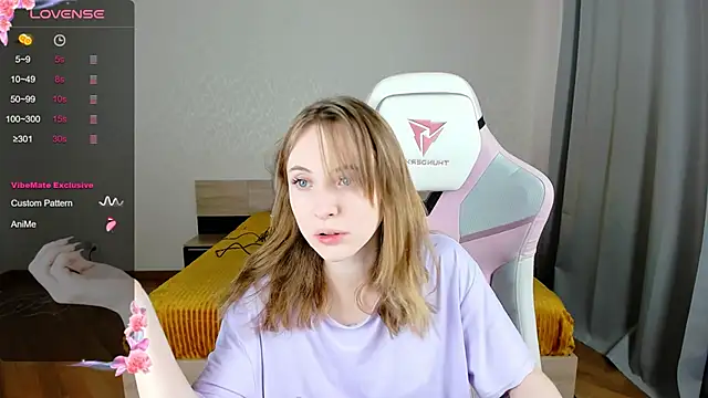 Snapshot of Cowell_Adelina chatting on March 22, 2025, 6:33 am Cowell Adelina online show from March 22, 2025, 6:33 am