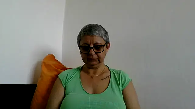 Snapshot of roseblak42 chatting on May 18, 2026, 9:58 am roseblak42 online show from May 18, 2026, 9:58 am