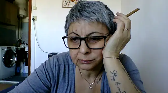 roseblak42 online show from March 20, 2025, 2:21 pm