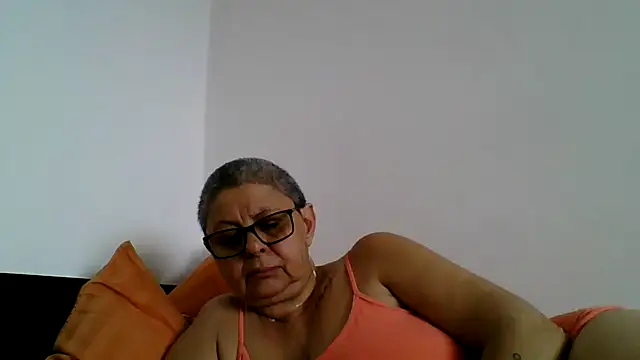 Snapshot of roseblak42 chatting on June 24, 2026, 1:32 pm roseblak42 online show from June 24, 2026, 1:32 pm