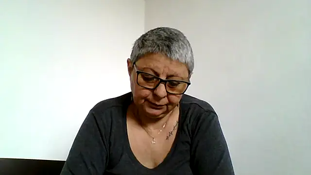 Snapshot of roseblak42 chatting on May 3, 2026, 11:58 am roseblak42 online show from May 3, 2026, 11:58 am