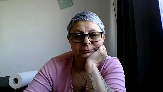 Snapshot of roseblak42 chatting on May 10, 2026, 3:25 pm roseblak42 online show from May 10, 2026, 3:25 pm