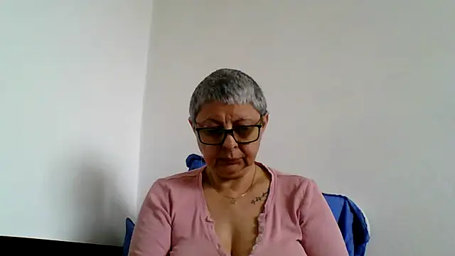 Snapshot of roseblak42 chatting on May 9, 2026, 8:39 am roseblak42 online show from May 9, 2026, 8:39 am