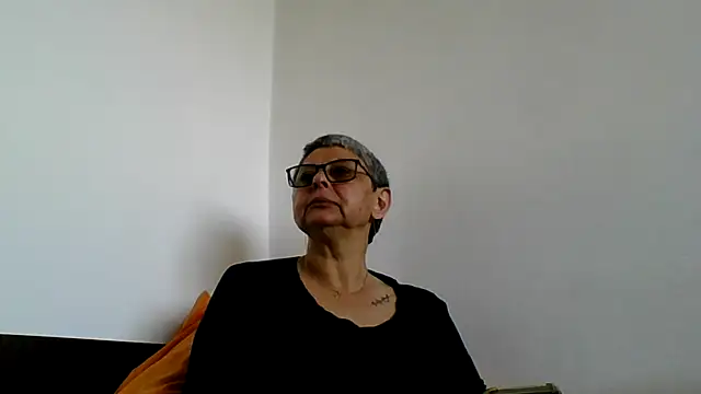 Snapshot of roseblak42 chatting on May 19, 2026, 7:59 am roseblak42 online show from May 19, 2026, 7:59 am