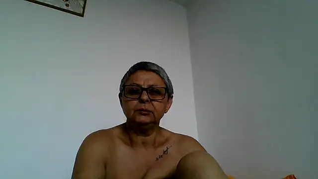 Snapshot of roseblak42 chatting on July 25, 2026, 5:08 pm roseblak42 online show from July 25, 2026, 5:08 pm