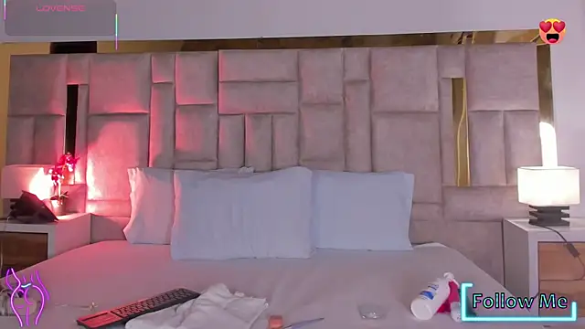 Miss Abigail  online show from September 10, 2025, 1:32 pm