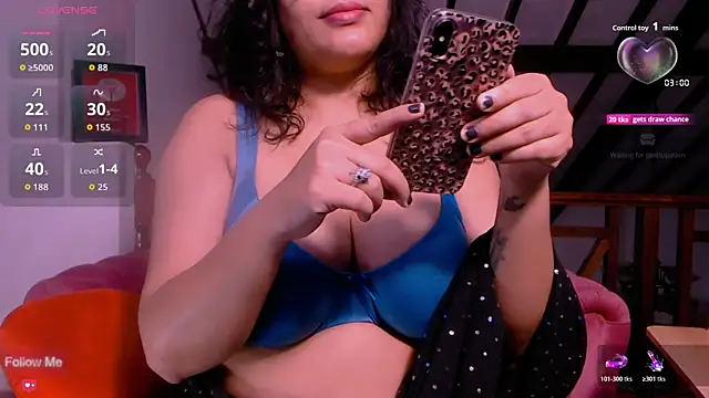 Snapshot of Ruvi_Queen chatting on October 31, 2025, 12:07 am Ruvi Queen online show from October 31, 2025, 12:07 am