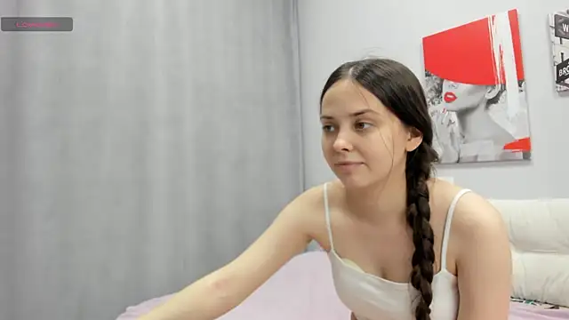 Snapshot of Tiny_JuJu chatting on May 18, 2026, 4:01 am Tiny JuJu online show from May 18, 2026, 4:01 am