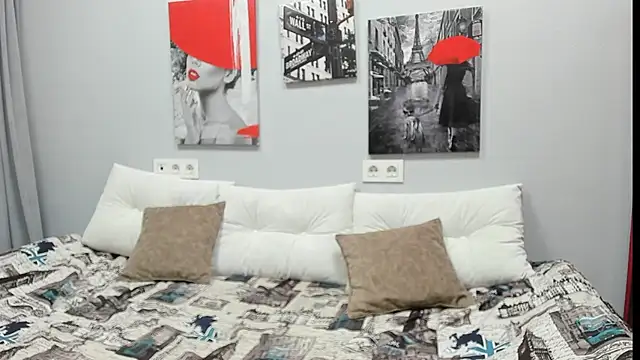 Snapshot of Tiny_JuJu chatting on February 4, 2026, 1:11 am Tiny JuJu online show from February 4, 2026, 1:11 am