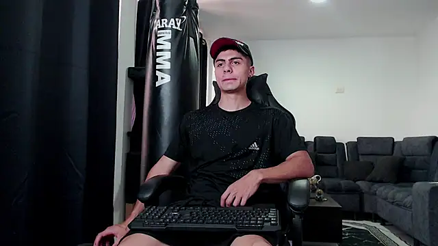 Stiven CL online show from November 21, 2025, 9:47 pm