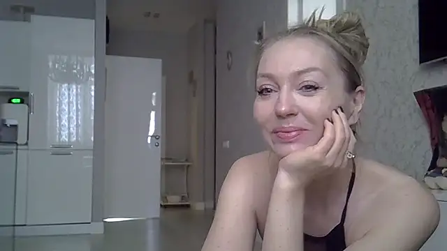 ZarinaSwift online show from March 11, 2025, 4:41 am