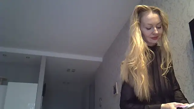 ZarinaSwift online show from April 11, 2026, 6:43 am