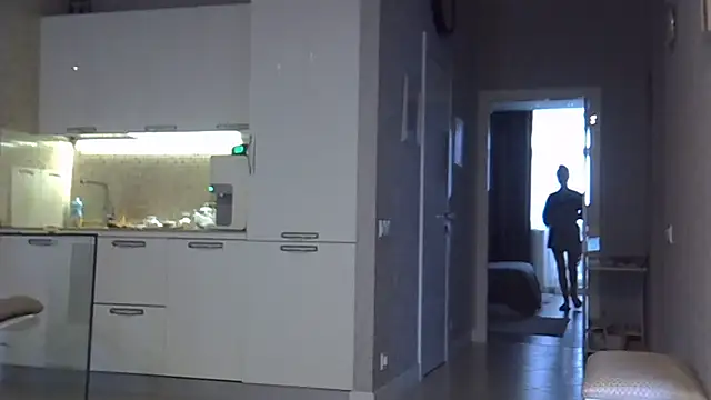 ZarinaSwift online show from April 5, 2026, 4:41 am