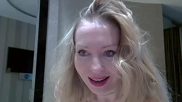 ZarinaSwift online show from February 27, 2025, 4:46 am