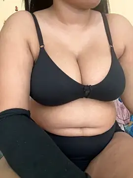 Snapshot of OnlyPragya chatting on November 10, 2025, 6:24 pm OnlyPragya online show from November 10, 2025, 6:24 pm