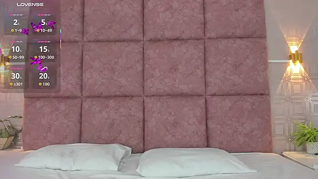 LiaVelez online show from April 11, 2026, 1:26 pm