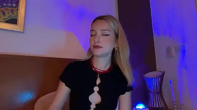 Snapshot of SirenaBelle chatting on November 21, 2025, 12:31 am SirenaBelle online show from November 21, 2025, 12:31 am