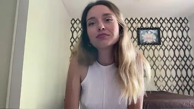Snapshot of SirenaBelle chatting on December 22, 2024, 3:55 am SirenaBelle online show from December 22, 2024, 3:55 am