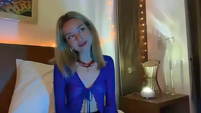 Snapshot of SirenaBelle chatting on November 18, 2025, 12:30 pm SirenaBelle online show from November 18, 2025, 12:30 pm