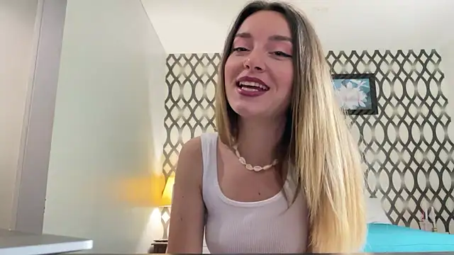 Snapshot of SirenaBelle chatting on February 9, 2025, 1:33 am SirenaBelle online show from February 9, 2025, 1:33 am
