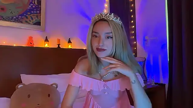 Snapshot of SirenaBelle chatting on November 2, 2025, 12:04 am SirenaBelle online show from November 2, 2025, 12:04 am