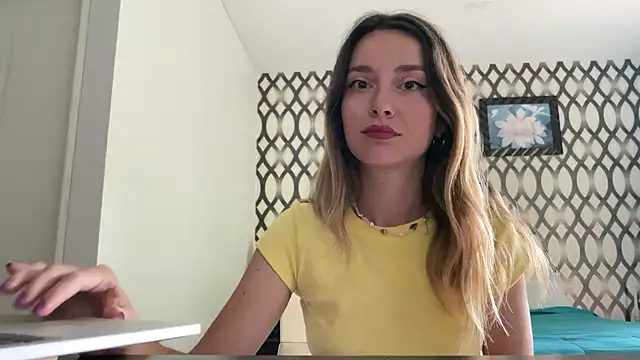 Snapshot of SirenaBelle chatting on February 6, 2025, 10:58 am SirenaBelle online show from February 6, 2025, 10:58 am