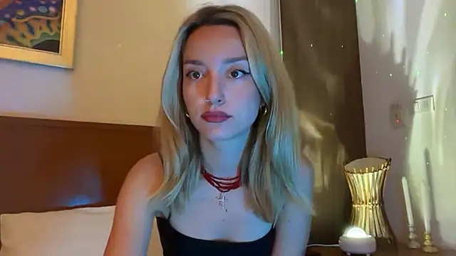 Snapshot of SirenaBelle chatting on November 18, 2025, 12:04 am SirenaBelle online show from November 18, 2025, 12:04 am